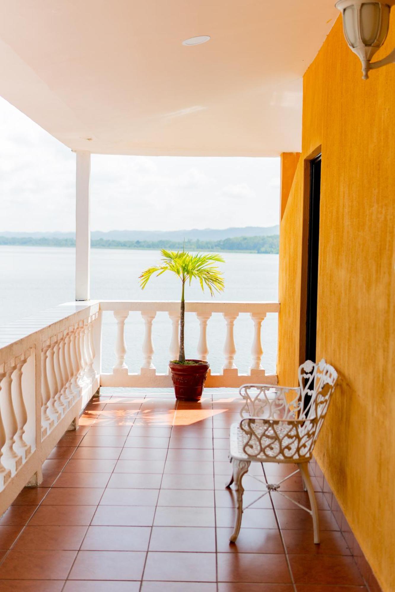 Hotel Villa Del Lago Flores Εξωτερικό φωτογραφία